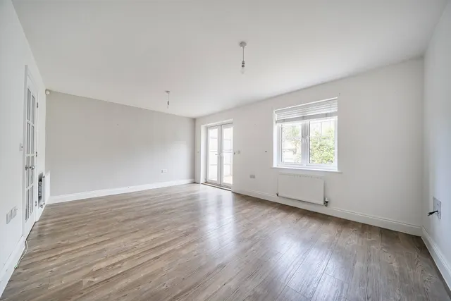 Newick Way, East Grinstead, RH19, photo 2