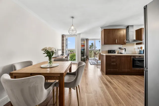 Photo 2 — Manor Court, Weybridge KT13 8RG