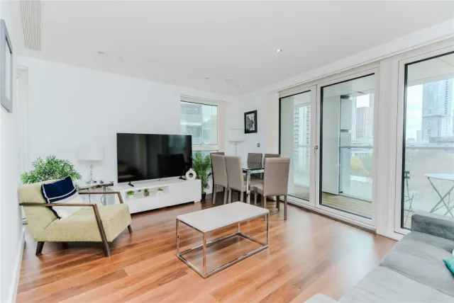 Lincoln Plaza, South Quay, E14, photo 1