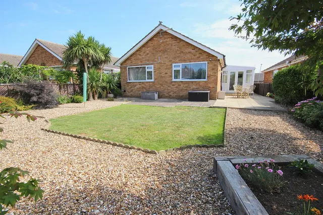 Photo 2 — Draycott Avenue, Hornsea