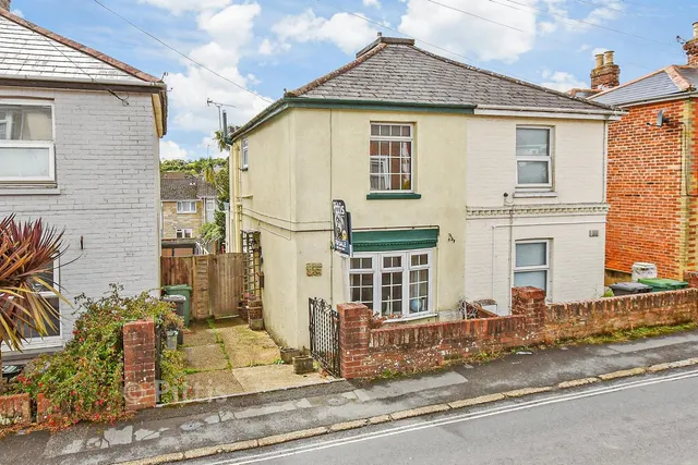 Bettesworth Road, Haylands, PO33, photo 1