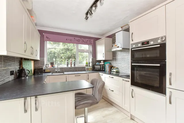 Bettesworth Road, Haylands, PO33, photo 3