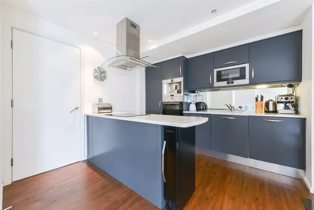 Western Gateway, London, E16, photo 2