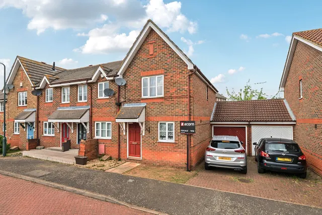 Troon Close, SE28, photo 1
