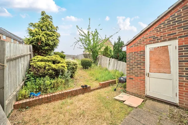 Photo 2 — Troon Close, SE28