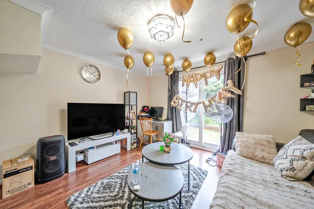 Photo 3 — Troon Close, SE28