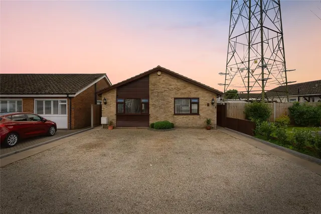 Essex Gardens, Linford, Stanford-le-Hope, Essex, SS17, photo 1