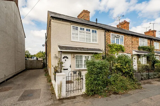 Model Row, Buckland, HP22, photo 1