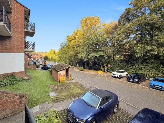 Hillside Road, Whyteleafe, photo 3