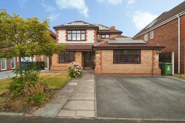 Charleston Close, Sale, M33, photo 2