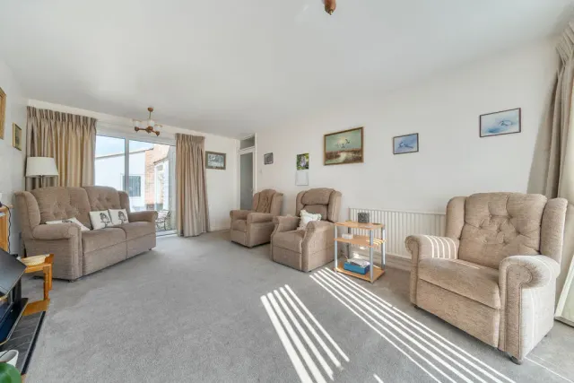 Photo 2 — Ainsdale Close, Bletchley, Milton Keynes, Buckinghamshire, MK3 7TP
