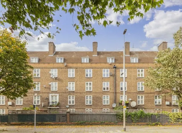 Wandsworth Road, South Lambeth, SW8, photo 1