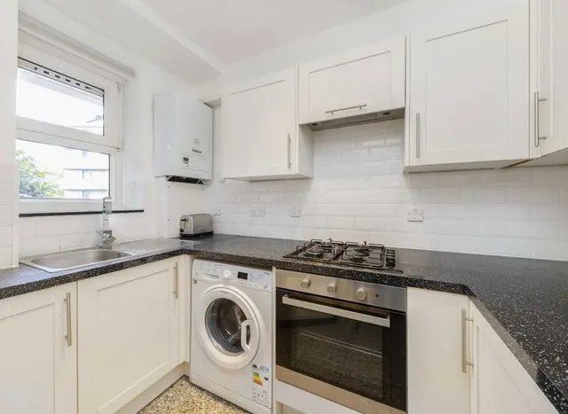 Photo 3 — Wandsworth Road, South Lambeth, SW8