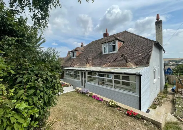 Hillcrest Road, Newhaven, photo 1