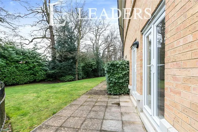 Heathside Crescent, Woking, GU22, photo 2