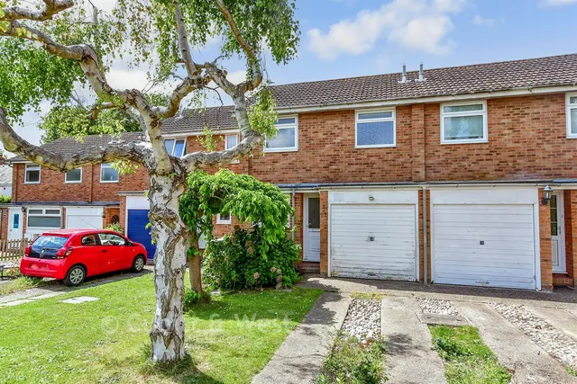 Brook Gardens, Emsworth, PO10, photo 1