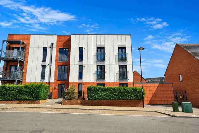 Gifford Lane, Upton, Northampton, NN5 4DF, photo 1