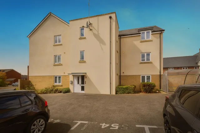Bramley Road, Aylesbury, photo 1