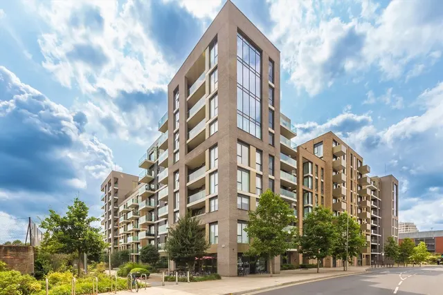Queenshurst Square, KT2, photo 1