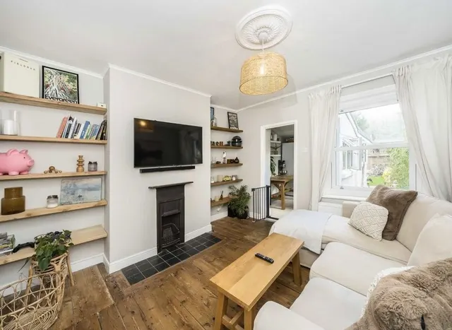 Photo 2 — Moring Road, Tooting Bec, SW17