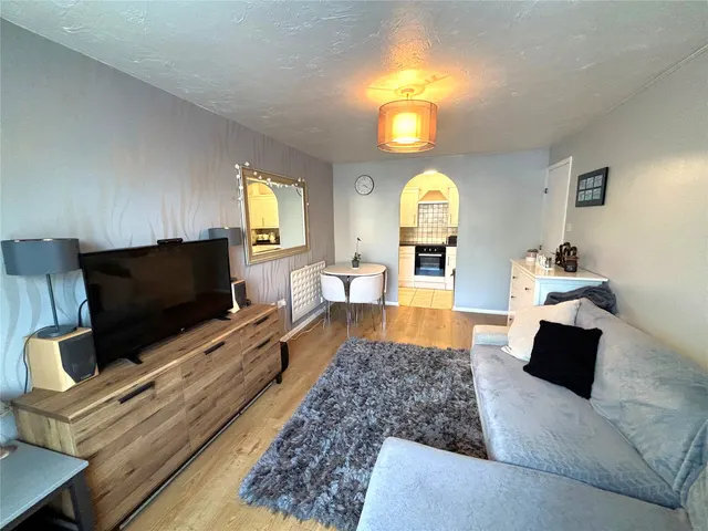 Seymour Way, Sunbury-On-Thames, TW16, photo 1