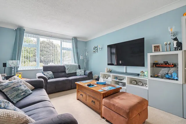 Brownroyd Hill Road, Bradford, BD6, photo 2