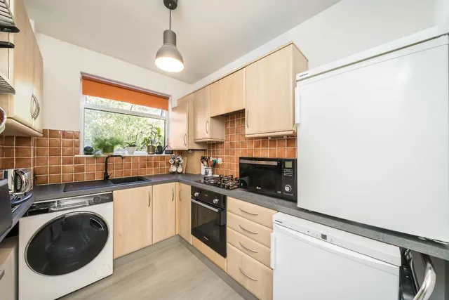 Broom Road, TW11, photo 3