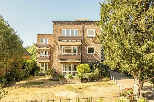 Broom Road, TW11, photo 1