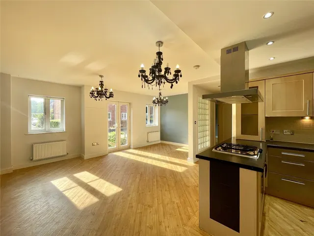 Lindisfarne Court, Widnes, WA8, photo 2