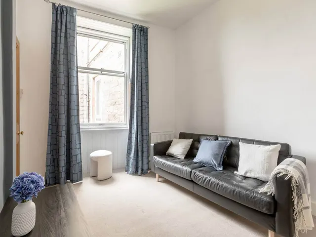 Photo 3 — Roseburn Place, Roseburn, Edinburgh, EH12 5NP