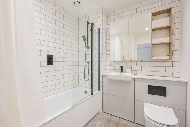 Photo 3 — Flat 404, Tellicherry Court, London