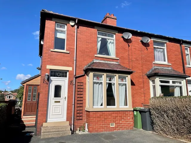 Leeds Old Road, Heckmondwike WF16 9AG, photo 1
