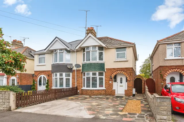 3 bedroom house, Richmond Road, Swindon, SN2