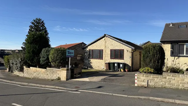 Moor Close Road, Bradford, BD13, photo 1