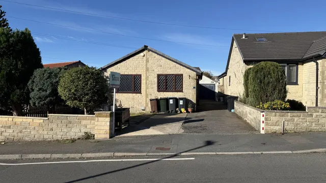 Moor Close Road, Bradford, BD13, photo 2