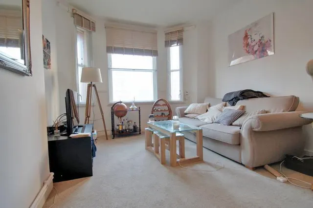 Photo 2 — Lidyard Road, London N19 3TZ