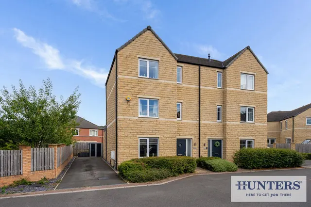 West Wood Close, Apperley Bridge, BD10, photo 1