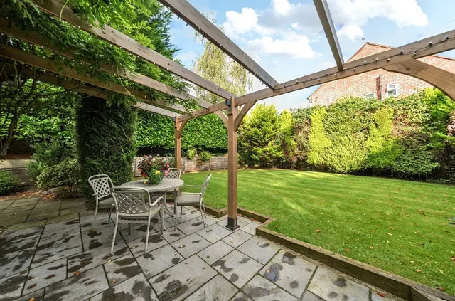Sunny Brow Road, Archer Park, M24, photo 3