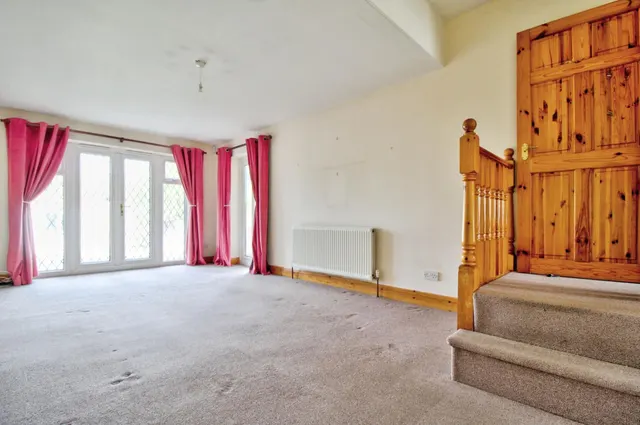 The Crescent, Upminster, RM14, photo 2