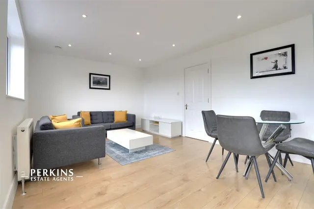 Crawford Avenue, Wembley, HA0, photo 1