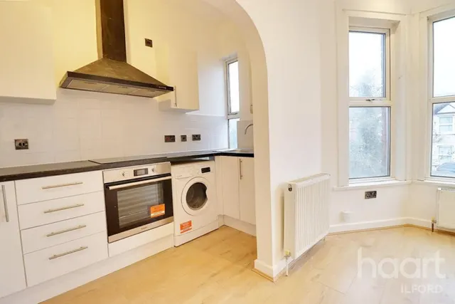 Aldborough Road South, IG3, photo 3