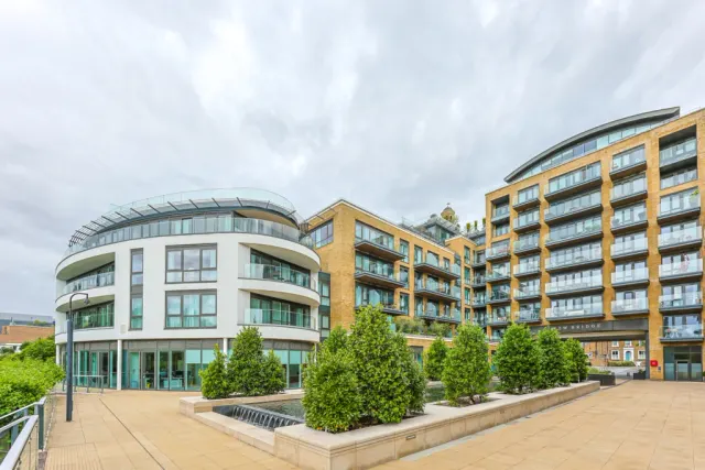3 bedroom flat, Kew Bridge Road, Brentford, TW8