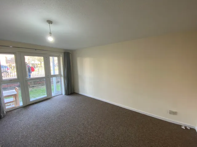 Photo 3 — Crosskeys Close, Edmonton, London, N9 7AD