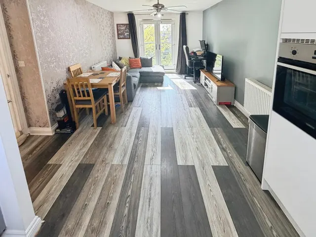 Photo 3 — Sinclair Drive, RG21