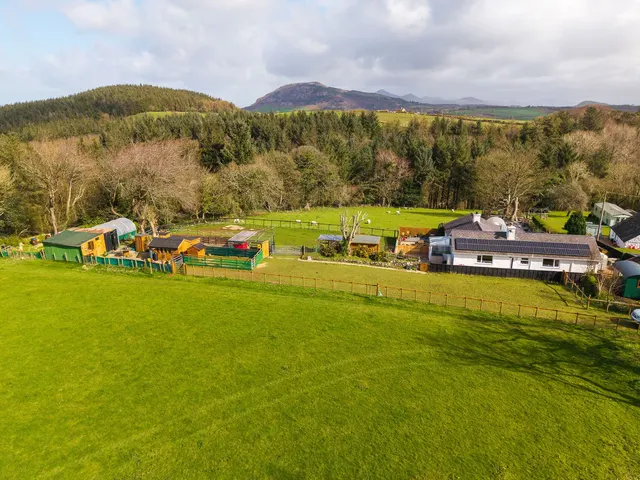 Photo 2 — Ger Yr Efail, Boduan, Pwllheli, Gwynedd, LL53 8UF
