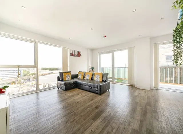 Wray Avenue, Royal Wharf, E16, photo 2
