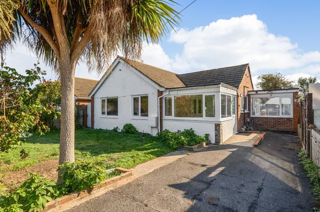 Croft Road, Selsey, PO20, photo 1