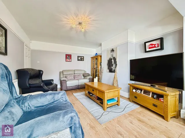 Oakleigh Avenue, Timperley, WA15, photo 3