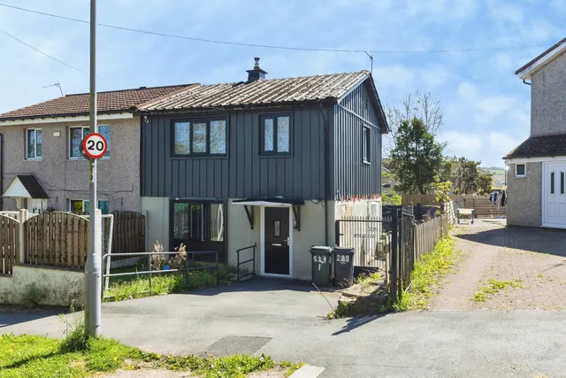 Ingrow Lane, Keighley, BD22, photo 1