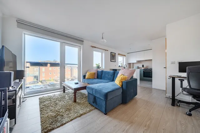 Photo 3 — Calypso Crescent, London, SE15